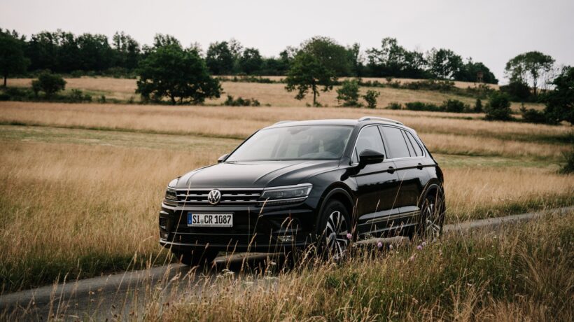 VW Tiguan in schöner Naturkulisse | Autovermietung Siegen