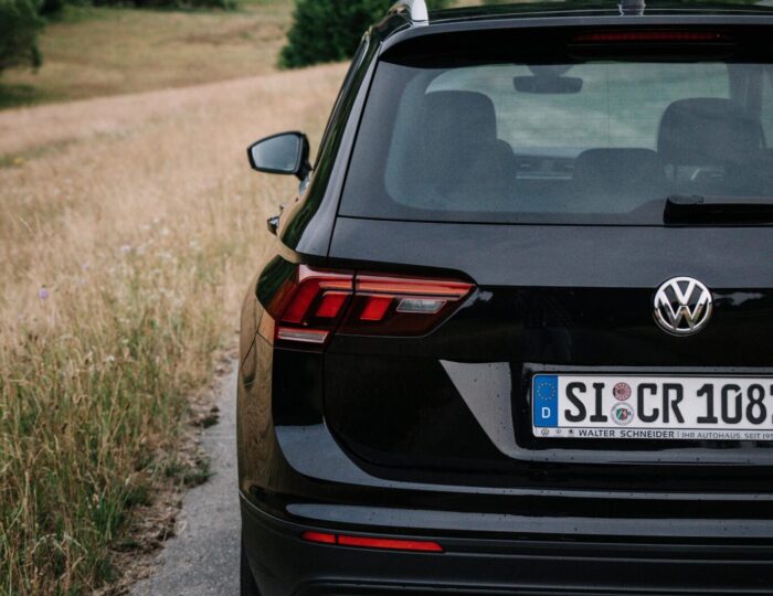 Heckansicht eines Autos zur Kurzzeitmiete