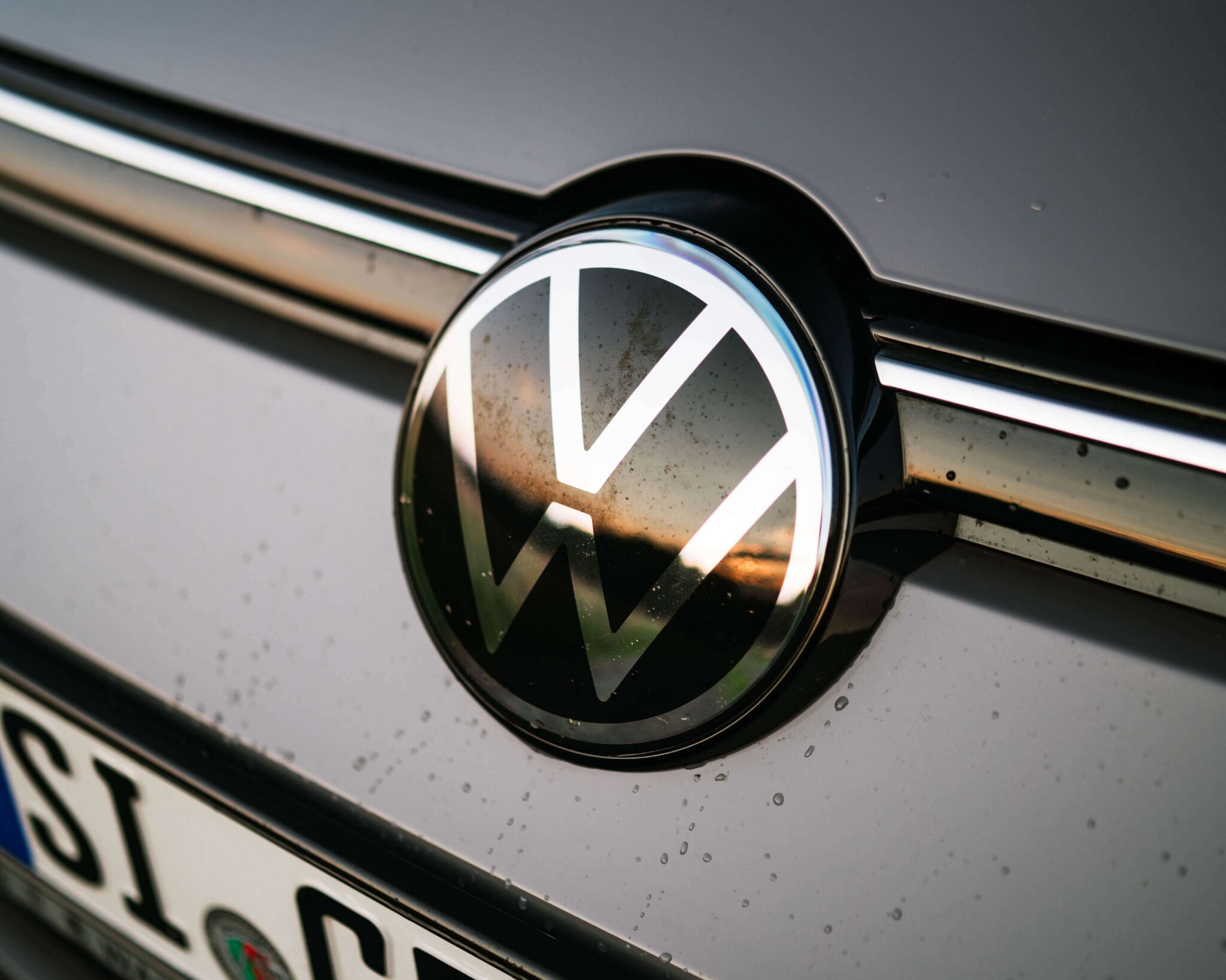 Logo eines VW Golf 8 | Auto Abo